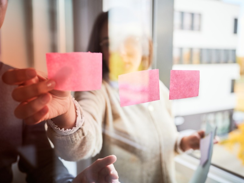 Post its on a glas wall